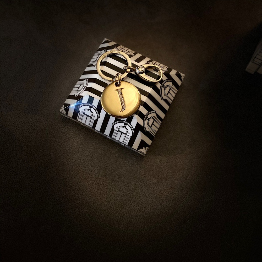 Henri bendel key chain